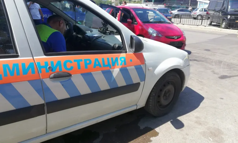 Автомобилна администрация на протест заради работното си време - Tribune.bg