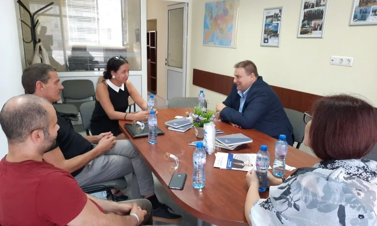 Емил Радев: Със създаването на правна рамка за технологиите с изкуствен интелект ЕС ще подобри средата за иновации - Tribune.bg