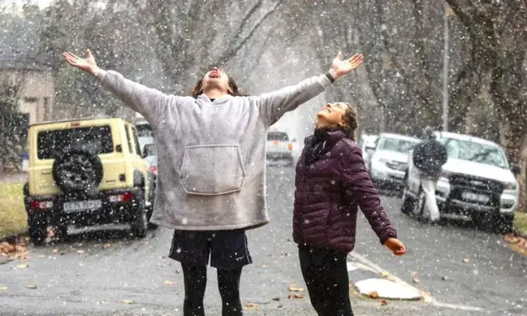 В Йоханесбург заваля сняг за пръв път от 11 години - Tribune.bg