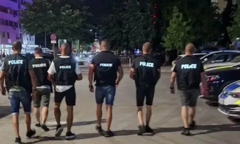 Спецакция в Слънчев бряг: Четирима са задържани за открити наркотици, райски газ и нелегален тютюн - Tribune.bg