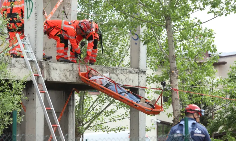 Около 500 души от 7 институции се включиха в учението за действие при земетресение в София (СНИМКИ) - Tribune.bg