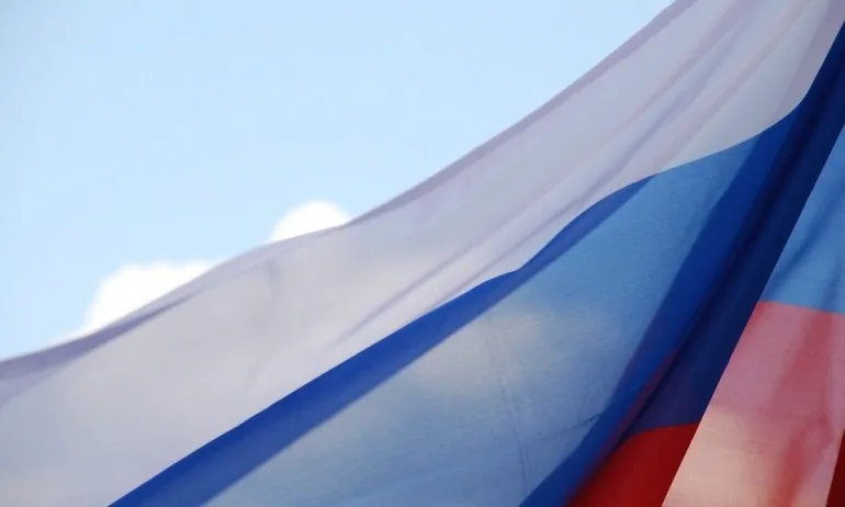 Двамата руски дипломати, обвинени в шпионаж, напуснаха България - Tribune.bg