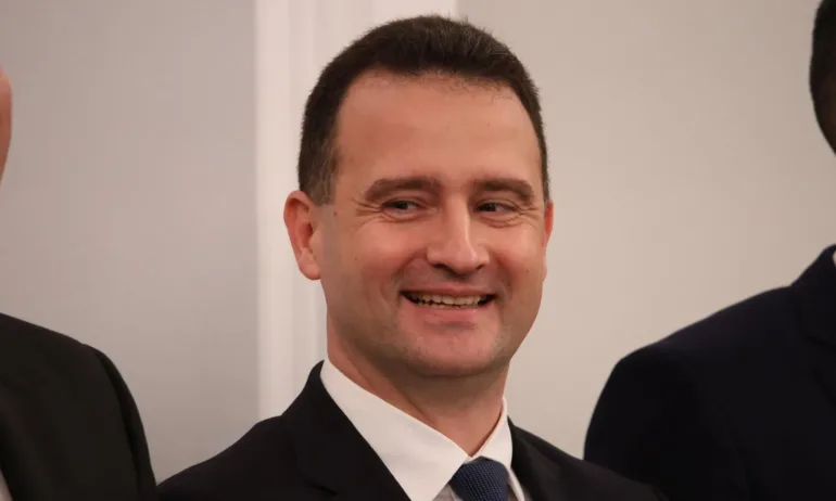 Енергийният министър: Потребители да бъдат спокойни, държавата няма да допусне поскъпване на тока - Tribune.bg