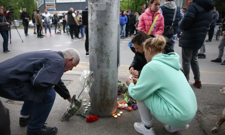 Пореден протест на родители на загинали при катастрофи на 1 септември пред парламента - Tribune.bg