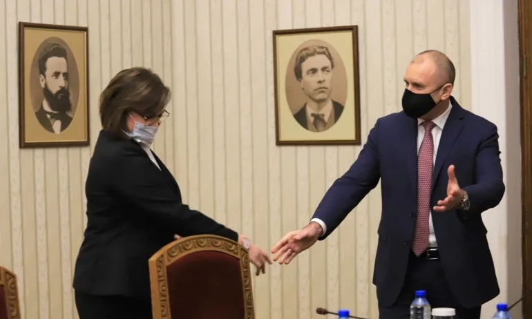 Нинова към Радев: Гласуване по пощата е възможно, но с активна регистрация - Tribune.bg