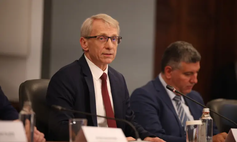 Ирини Зикидис: Денков, вие сте позор - Tribune.bg