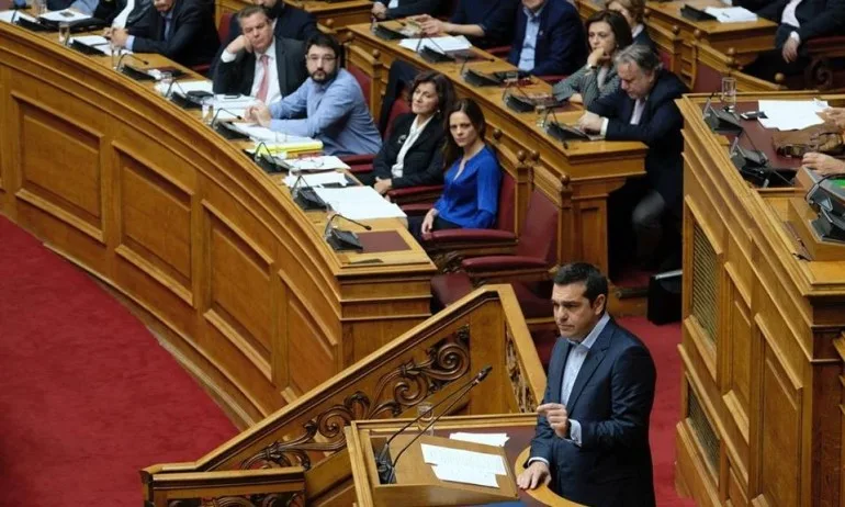 Гръцкото правителство оцеля при вот на доверие - Tribune.bg
