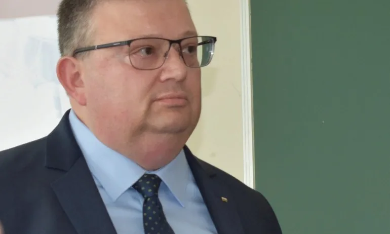 Цацаров гласува: Няма драстични нарушения, сигналите малко - Tribune.bg