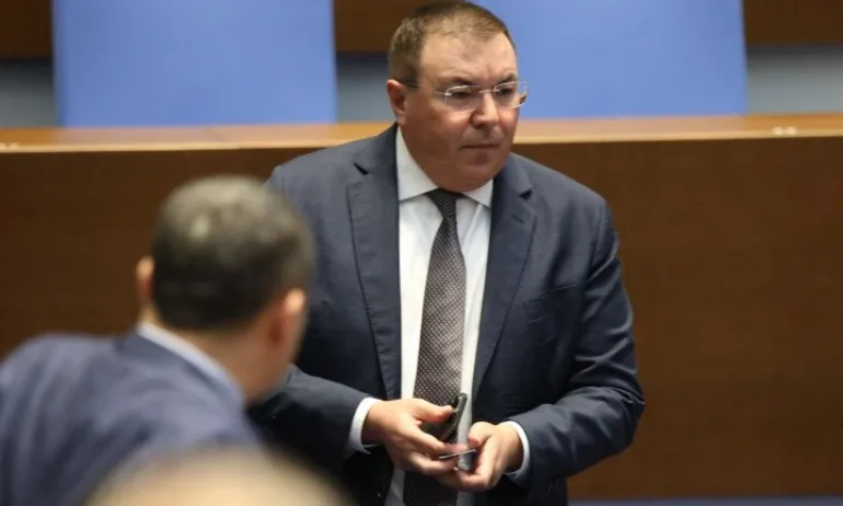 Костадин Ангелов: За ГЕРБ е важно хората, които ще заемат места в регулаторите, да имат опит - Tribune.bg