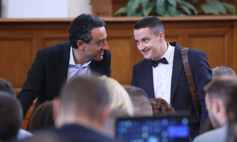 След гласуването за председател на НС: ПП изключва Даниел Лорер и искат оставката на Явор Божанков - Tribune.bg