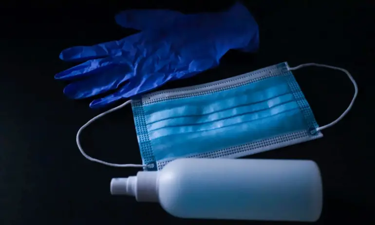 Заразените с COVID-19 трябва да се самоизолират за две седмици - Tribune.bg