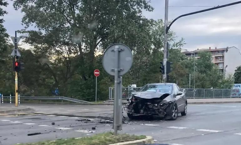 На фона на протести и засилени мерки: Поредна тежка катастрофа в София - Tribune.bg