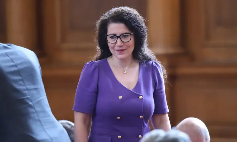 Топ проект на Калина Константинова за пощите излезе неосъществим - Tribune.bg