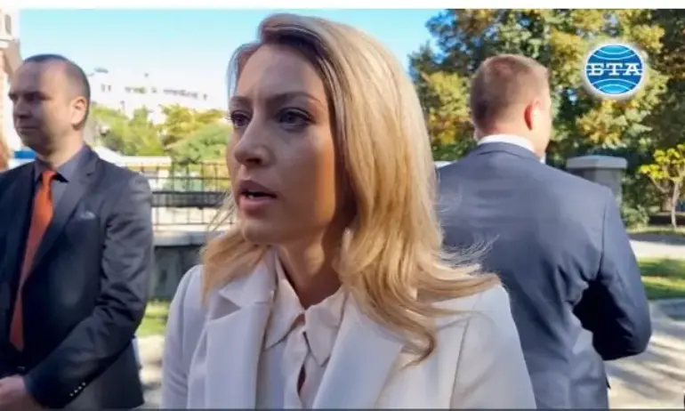 Рая Назарян: Мога да свикам извънредно заседание на НС, но не да гарантирам, че сградата няма да бъде разрушена - Tribune.bg