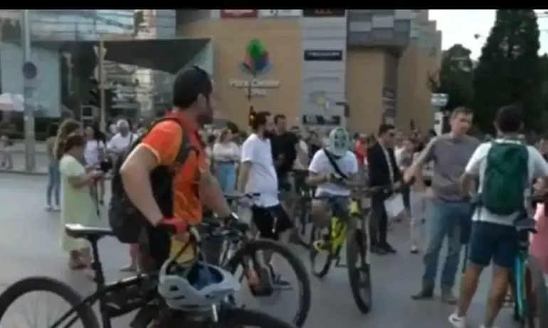 Втори пореден протест заради тежката катастрофата на бул. Черни връх - Tribune.bg