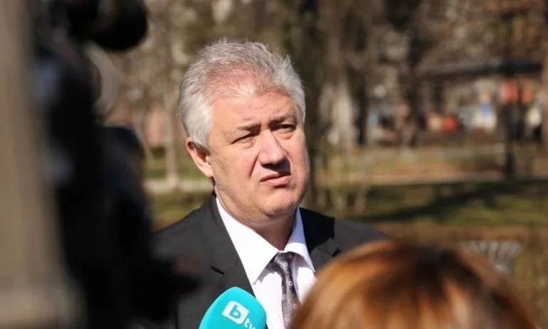 В първия работен ден след отпуск уволниха проф. Асен Балтов от Пирогов - Tribune.bg