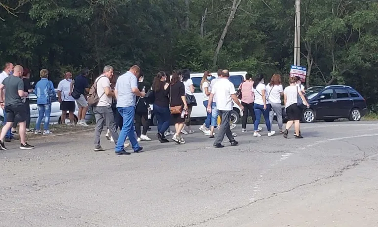Симпатизанти на ДПС пристигнаха в парк Росенец - Tribune.bg