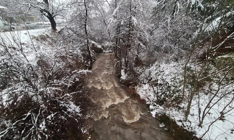 Интензивни валежи, оранжев код е обявен за 5 области - Tribune.bg