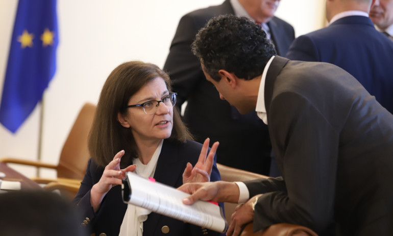 ПП притискат Генчовска сама да вдигне ветото за Северна Македония - Tribune.bg