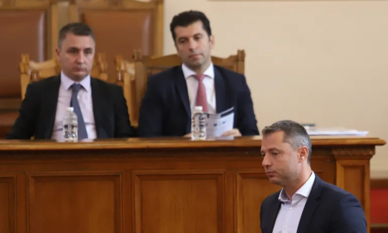 Добрев: По 1 лев на всеки литър гориво отива в швейцарските сметки - Tribune.bg