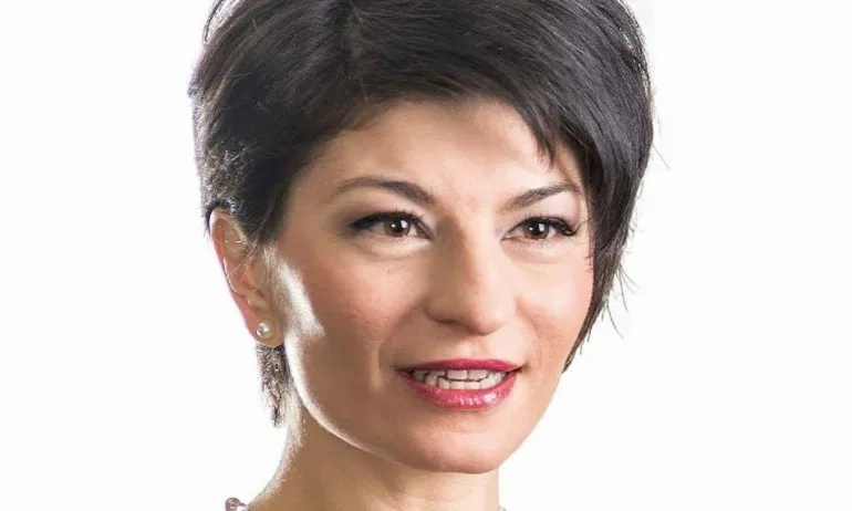 Десислава Атанасова: Едно е да се катериш върху трупове към властта, друго е да работиш - Tribune.bg