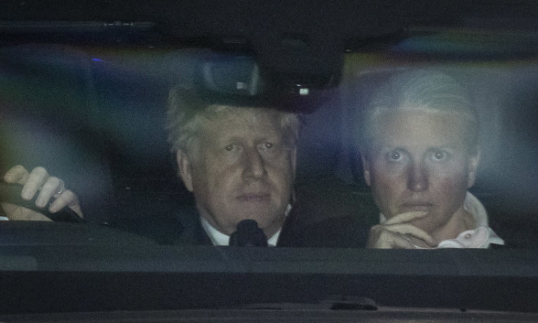 Британският премиер спечели вота на доверие на торите - Tribune.bg