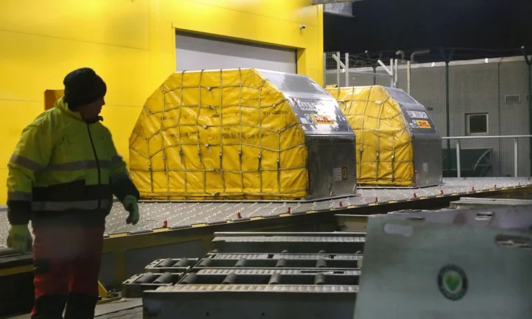 Новата пратка ваксини е в България: 18 720 дози на Pfizer/BioNTech - Tribune.bg