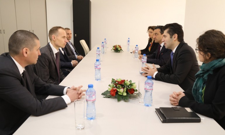 Петков на среща Google и Amazon - Tribune.bg