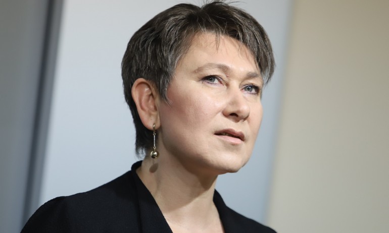 Везиева несъгласна със смяната на шефката на ДКК, иска оставки на взелите решението - Tribune.bg