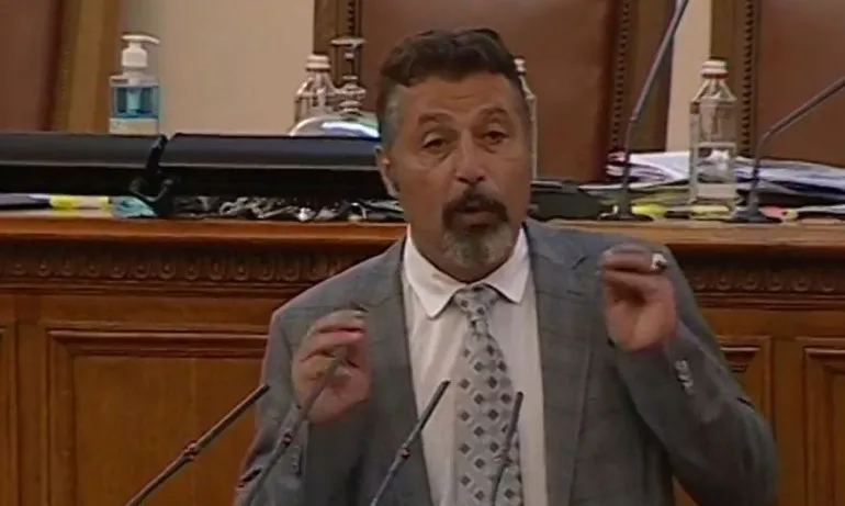 Страсти и сексуални подмятания от парламентарната трибуна, Митева пак смъмри Филип Станев - Tribune.bg