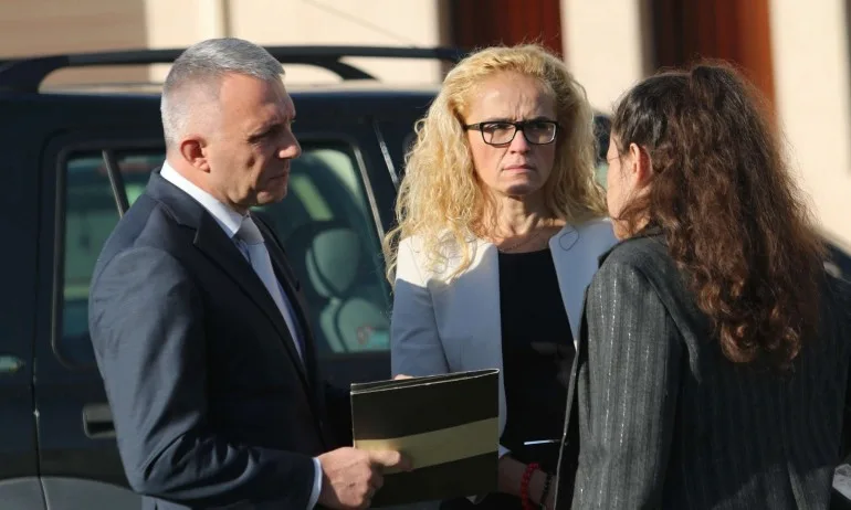 Без промяна: Иванчева, Петрова и Дюлгеров остават под домашен арест - Tribune.bg