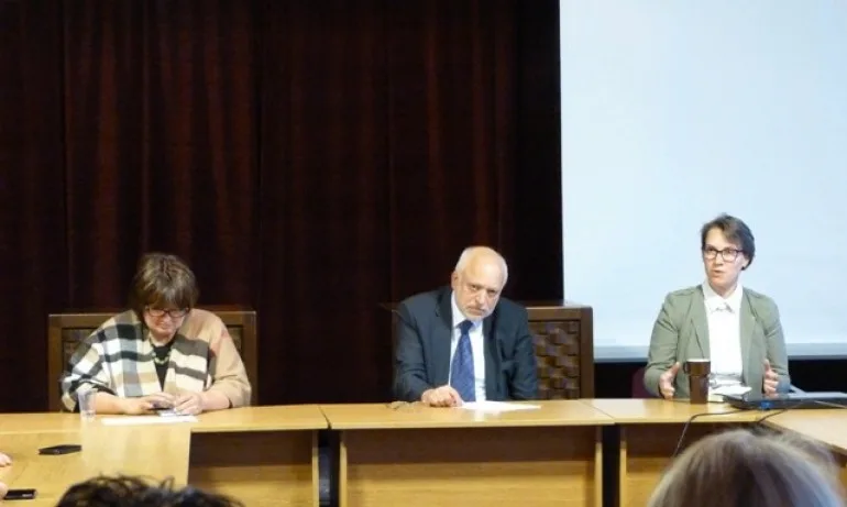 Минеков нямало да закрива театри, иска регулярни срещи с директорите - Tribune.bg