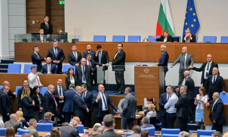 ПП-ДБ започват подписка за сваляне на Цончо Ганев от зам.-председателския пост в НС, Божанков пък ще го съди - Tribune.bg