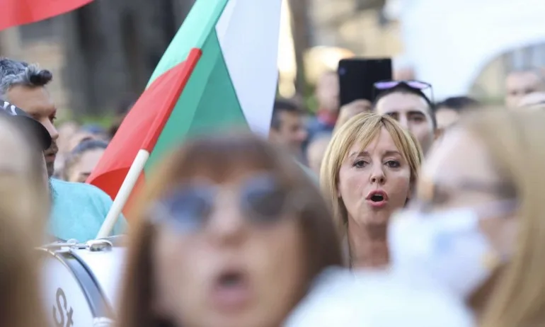 Рут Колева: Маяма Нолова къде се бута пак, тази същата, която предложи Пеевски за шеф на ДАНС? - Tribune.bg