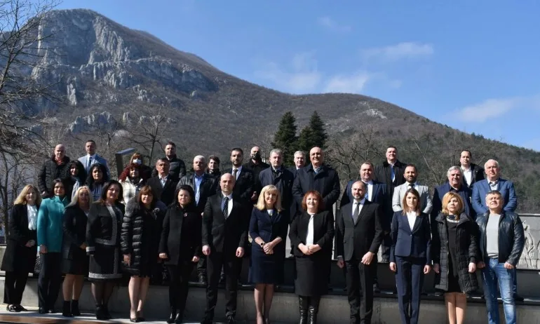 Петя Аврамова: Имам привилегията да водя най-добрата листа в област Враца - Tribune.bg