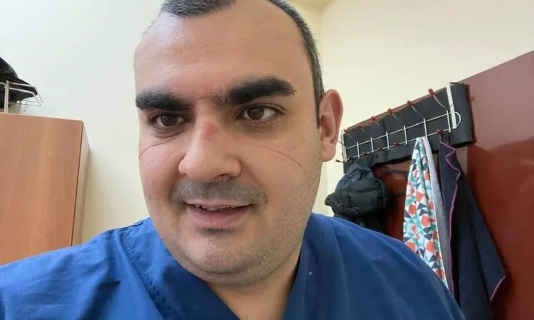 Лицата на медиците без маски – със следи от борбата за живота (СНИМКИ) - Tribune.bg