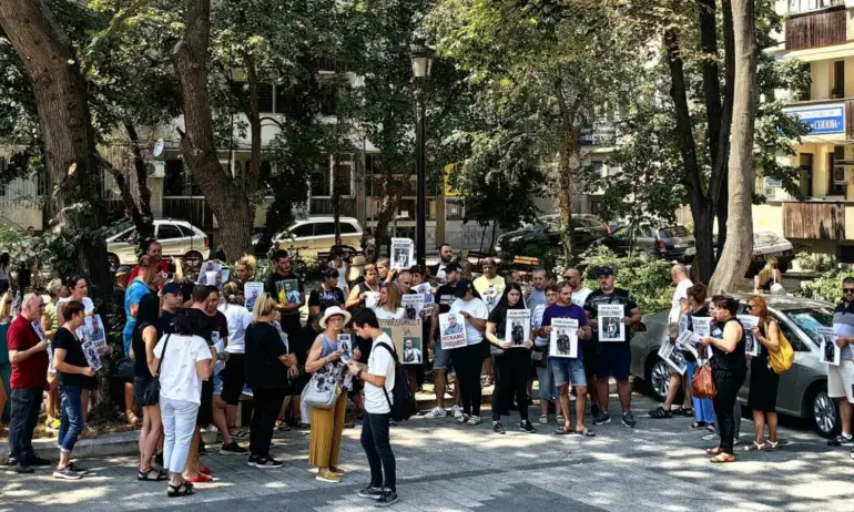 Обществен гняв: Протест на хората от Цалапица пред прокуратурата в Пловдив - Tribune.bg