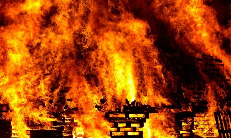 Намериха труп в изгорелия блок в Божурище - Tribune.bg