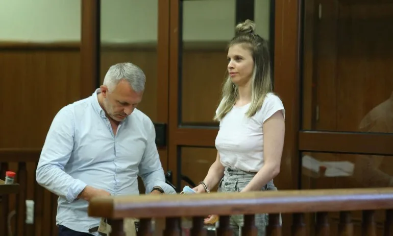 Съдът отложи делото срещу ЛиЛана, брат й Александър Деянов и още петима обвиняеми - Tribune.bg