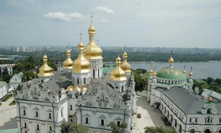 Руски удар повреди манастира Киево-Печорската лавра, свързан с духовната и културната традиция на българското Възраждане - Tribune.bg
