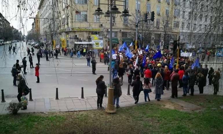Спешни медици от цялата страна излизат на протест в сряда - Tribune.bg
