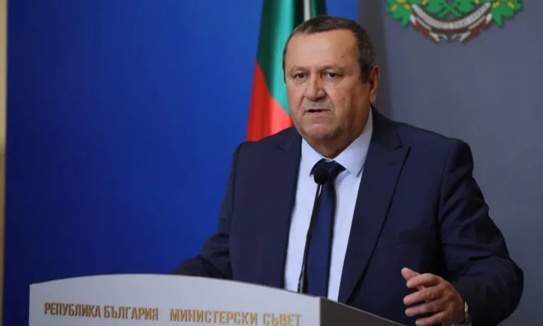 Министър Адемов: Не може хлябът ти да зависи от това как гласуваш - Tribune.bg