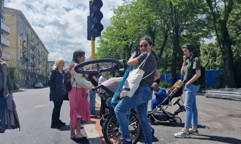 Вижте как се правят ремонти на тротоари в София - Tribune.bg