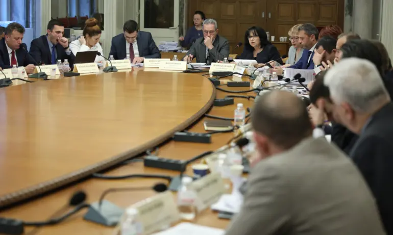 Донус- бонус не мина на бюджетна комисия, прагът за разплащане в брой остава 10 000 лв - Tribune.bg