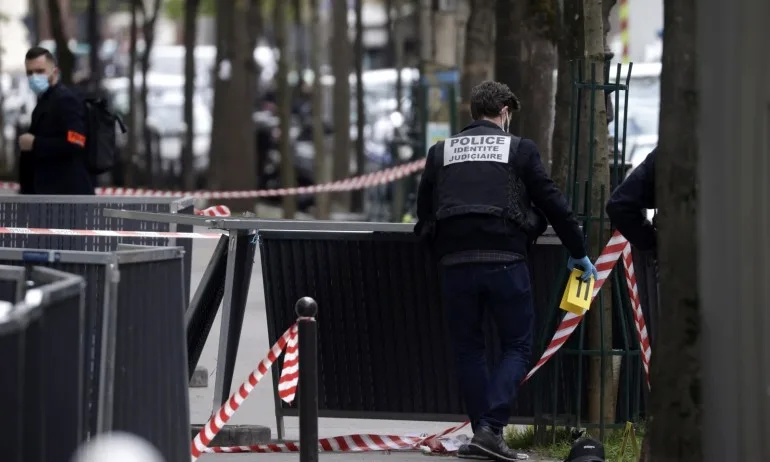 Наръгана с нож във Франция полицайка почина, подозират терористичен акт - Tribune.bg