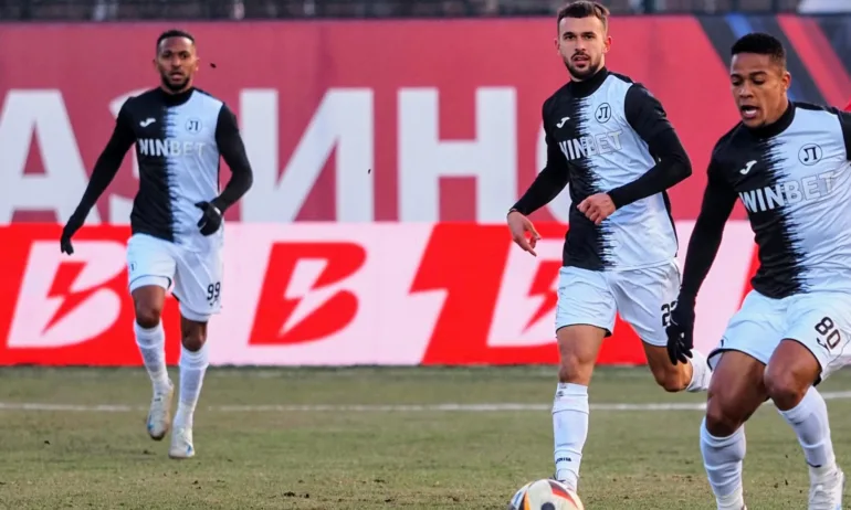 Ще се справи ли Локо (Пд) с опашкаря Ботев (Враца) - Tribune.bg