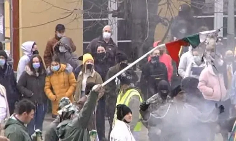 Пендаровски: Палежът на българското знаме е недопустим и осъдителен - Tribune.bg