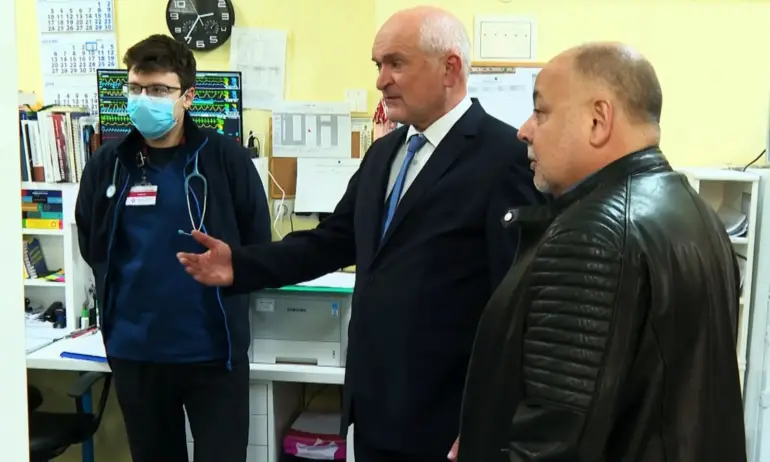 Главчев посети СБАЛ по детски болести Проф. Иван Митев - Tribune.bg