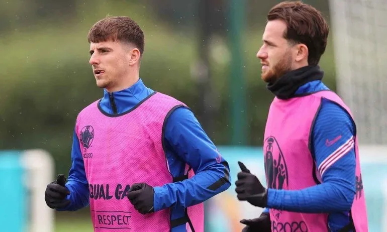 Маунт и Чилуел се завръщат в състава на Англия след карантина - Tribune.bg