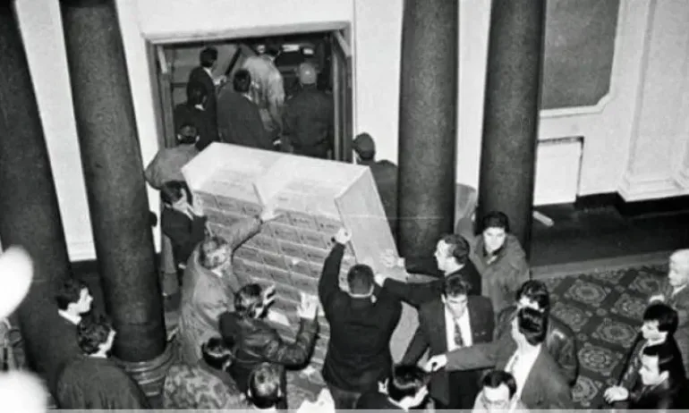 Отбелязваме 26 години от протеста на 10 януари 1997 г. - закъснялата българска нежна революция - Tribune.bg